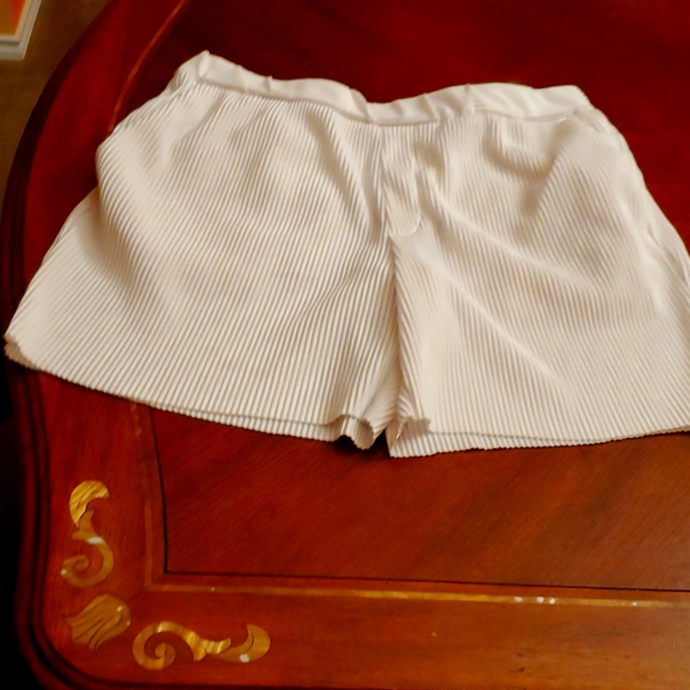 Zara White High-Waist Pleated Shorts